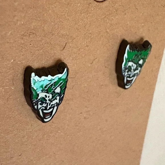 Joker Stud Earrings💚 (DC Comics) - Picture 6 of 7